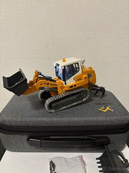 RC pásový nakladač LR636 - 12