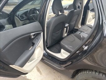 Volvo V40 Cross country - 12