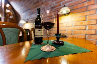 Predám vináreň s dvomi garážami - 12