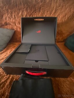 Asus ROG Strix Scar II - 12