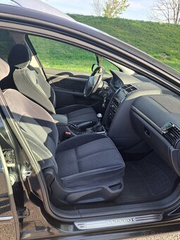 Peugeot 407 SW - 12