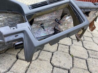 BMW E30 palubná doska - 12