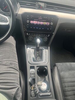 Volkswagen Passat - 12