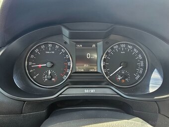 ŠKODA OCTAVIA COMBI III 1.6 TDI ELEGANCE - 12