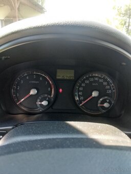 Kia Rio 1.4 - 12