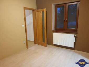 PREDAJ : 6 - izbový rodinný dom s pozemkom 680 m2 - KOMÁRNO, - 12