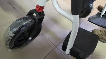 Novy elektrický vozik vaha 35kg do 120kg pre ZTP vozičkarov - 12