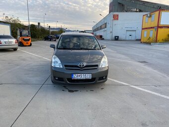 Toyota Corolla Verzo - 12