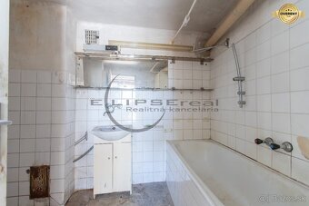 NA PREDAJ starší 3-izbový rodinný dom v Lábe - pôvodný stav - 12