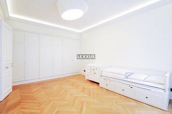 | Veľkometrážny luxusný 3 izbový byt v historickom centre me - 12