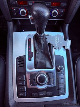 AUDI Q7 4.2TDI QUATTRO S-LINE MODEL 2009 240KW - 12