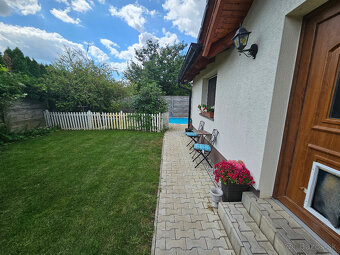 Moderný rodinný dom s pozemkom 834 m2, bazán, terasa.. - 12
