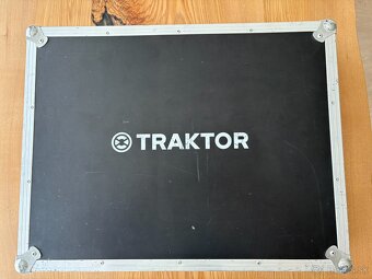 Native Instruments Traktor Kontrol S8 MK2 DJ kontroler - 12