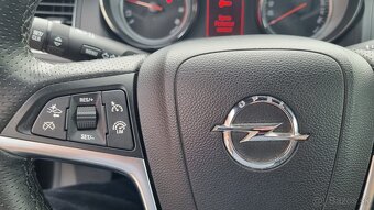 Opel Cascada 1,6T Cosmo 125kw M6 cabrio - 12