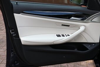 BMW Rad 5 Touring 530e Xdrive Luxury°Individual°Laser°Nappa° - 12