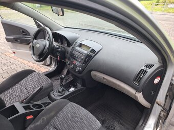 Kia Ceed combi 1.4 benzin 77 kw  rok 5/2008 180000 km - 12