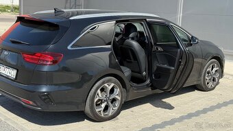 KIA Cee’d Sporty Wagon 1.6 CRDi 136k Platinum A/T - 12