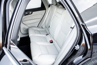 Volvo XC60 T6 Inscription 228kw 4x4 2018 / možný odpočet DPH - 12