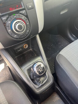 Kia Venga - 12