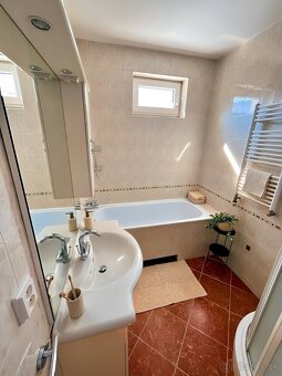 Nadčasový 3 izbový byt s výhľadmi a 2 balkónmi - 12