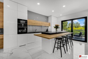 Na predaj nádherný 4 izbový luxusný byt,176 m2 + terasy 55 m - 12