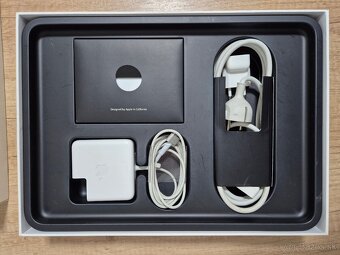 MacBook Pro (13-inch, 2015) /Intel Core i5/8GB RAM/512GB SSD - 12