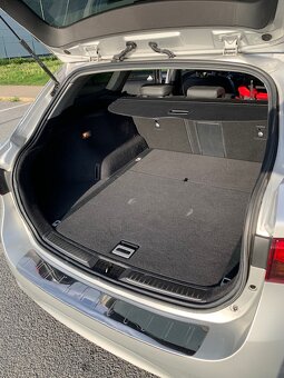 Toyota Avensis T27 Combi/Touring Sports 1.8, 108 kW, benzín - 12