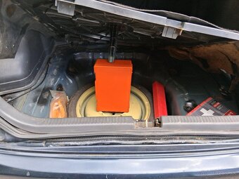 Mazda 323 - 12