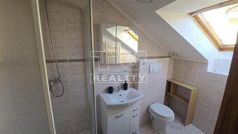 TU reality ponúka Jedinečný 3-izbový podkrovný byt v... - 12