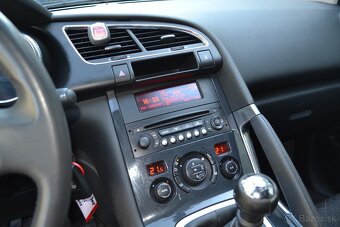 Peugeot 3008 1.6i Vti - 12