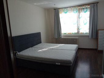 REZERVOVANE Dám do prenájmu pekný priestranný 2,5 izbový byt - 12