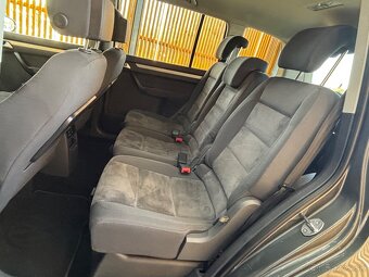 Volkswagen Touran 2.0 TDI Highline DSG 7Miest. - 12