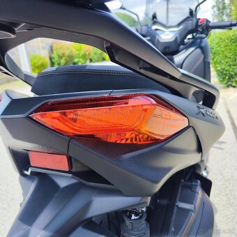 Yamaha x Max 400 - 12