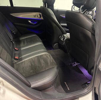 Mercedes Benz E class 220d AMG Line 4MATIC - 12