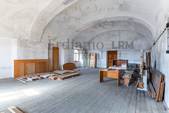 NA PREDAJ-Historický barokový kaštieľ v obci Tulčík - 12