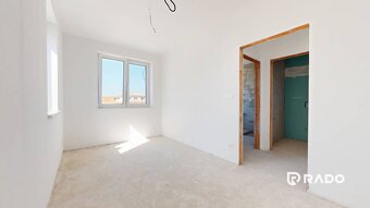 RADO | 5-izbový dom s predzáhradkou pre rodiny v pokojnej zó - 12