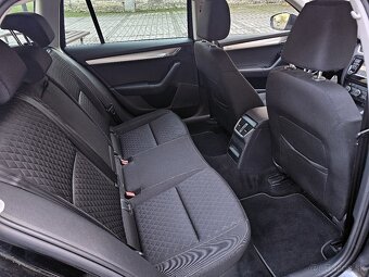 Škoda Octavia Combi 2.0 TDI DSG Edition Xenoný Navi DVD R17 - 12