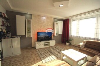 KRÁSNY SLNEČNÝ 3-izbový byt s balkónom + pivnica, obľúbená l - 12