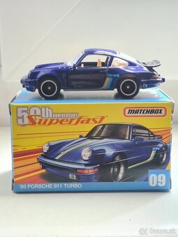 autíčka Hot Wheels - 12