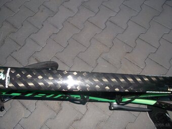 Predám fullcarbon cestný bicykel KTM vo farbe teamu HRINKOW - 12