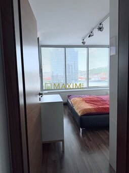V komplexe III. VEŽE 2 izbový byt s garážovým státím na Bajk - 12
