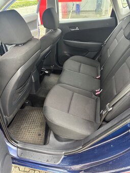 Hyundai i30 1.4 benzín (80 kW) – 2009 ročník - 12
