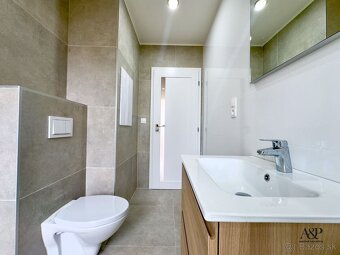 KOMPLETNE REKONŚTRUOVANÝ 3 IZBOVÝ BYT, 66M2, HOSPODÁRSKA UL. - 12