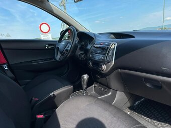 Hyundai i20 1.4i 16V Style A/T - 12