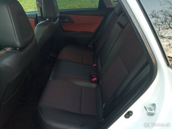 Toyota Auris 1.8 hybrid - 12