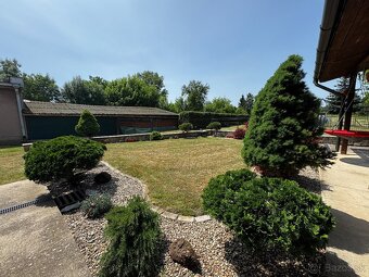 Rodinný dom ihneď obývateľný - veľký pozemok, pekná záhrada - 12