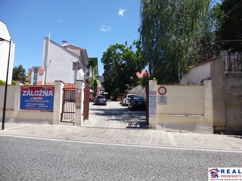 HLAVNÁ: SUTERÉN /pivnica/ - cca 150 m2 - možnosť odkúpenia z - 12