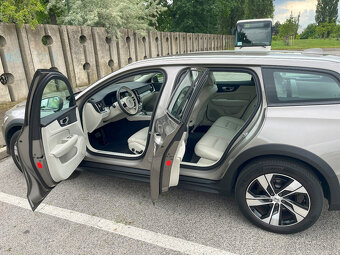 99tis.km Volvo V60 CROSS COUNTRY AWD A/T 2.0l 140KW - 12