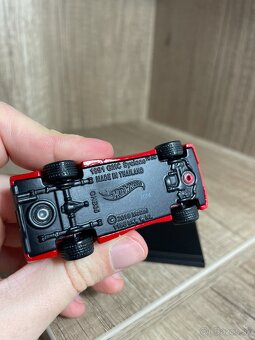 autíčka/modely Hot Wheels Matchbox Porsche GMC Mitsubishi - 12