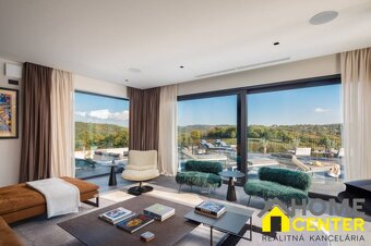 NA PREDAJ luxusná vila /435 m2/s infinity bazénom vo vnútroz - 12
